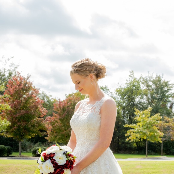 Oleg Cassini Wedding Dress Size 8 - Picture 2 of 2